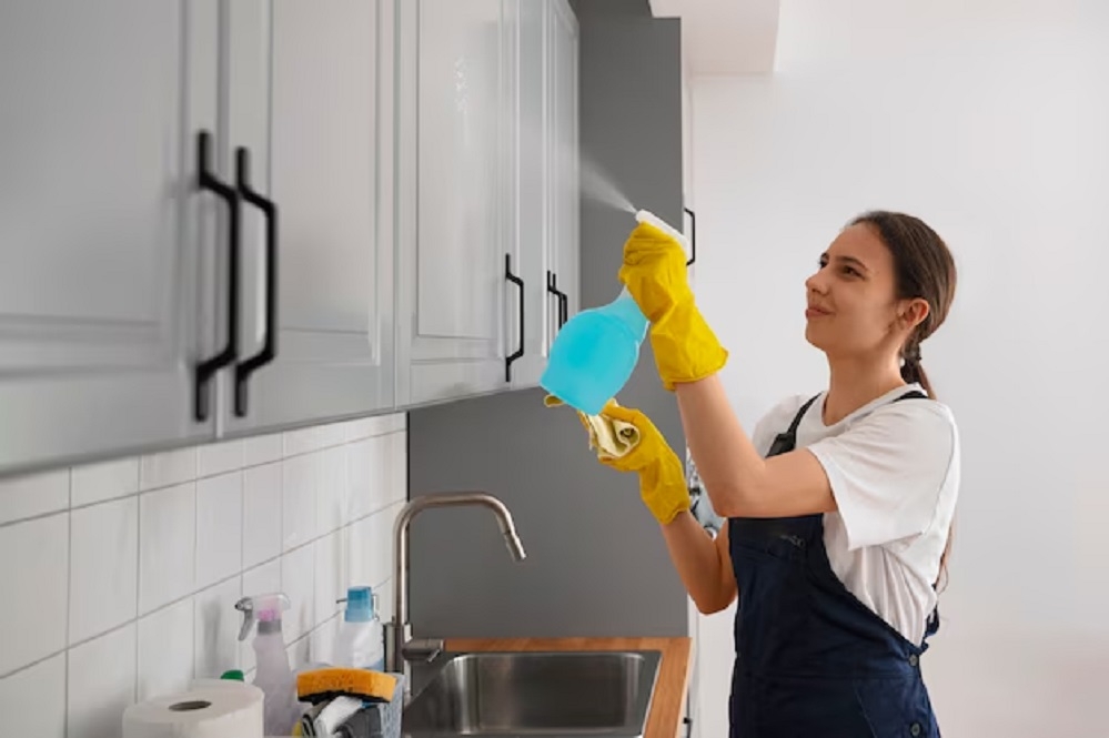 Stubborn stains of oil and spices on the kitchen walls 