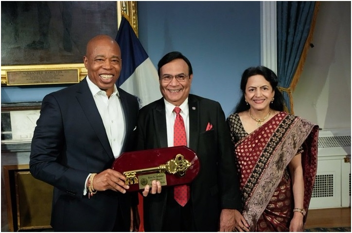 Dr Hari Shukla Receives Key to the City of New York 