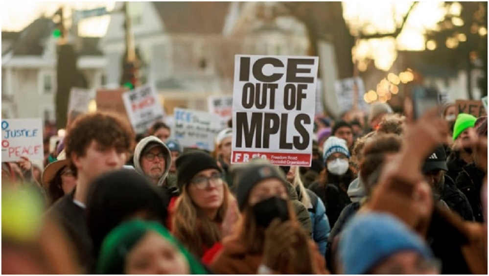 US Immigration Officer Fatally Shoots Woman In Minneapolis