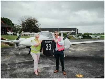 Glenn Phillips Shows Pilot Skills With Aircraft Landing In Auckland