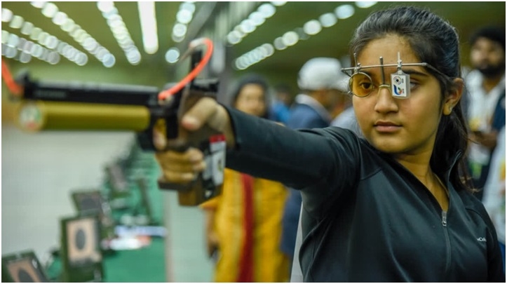 Esha Singh Breaks