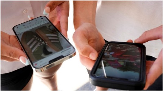 UK To Impose Midnight Curfew On Social Media Use By Teens