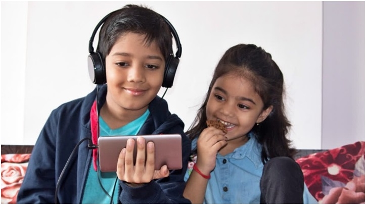 Kids Who Own Mobile Phones Have Poorer Reading Scores In School 