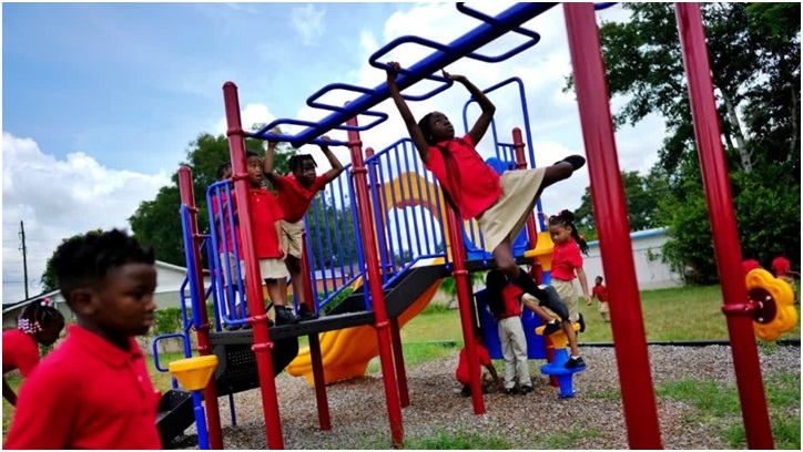 How to Help Kids Make Friends at a New School